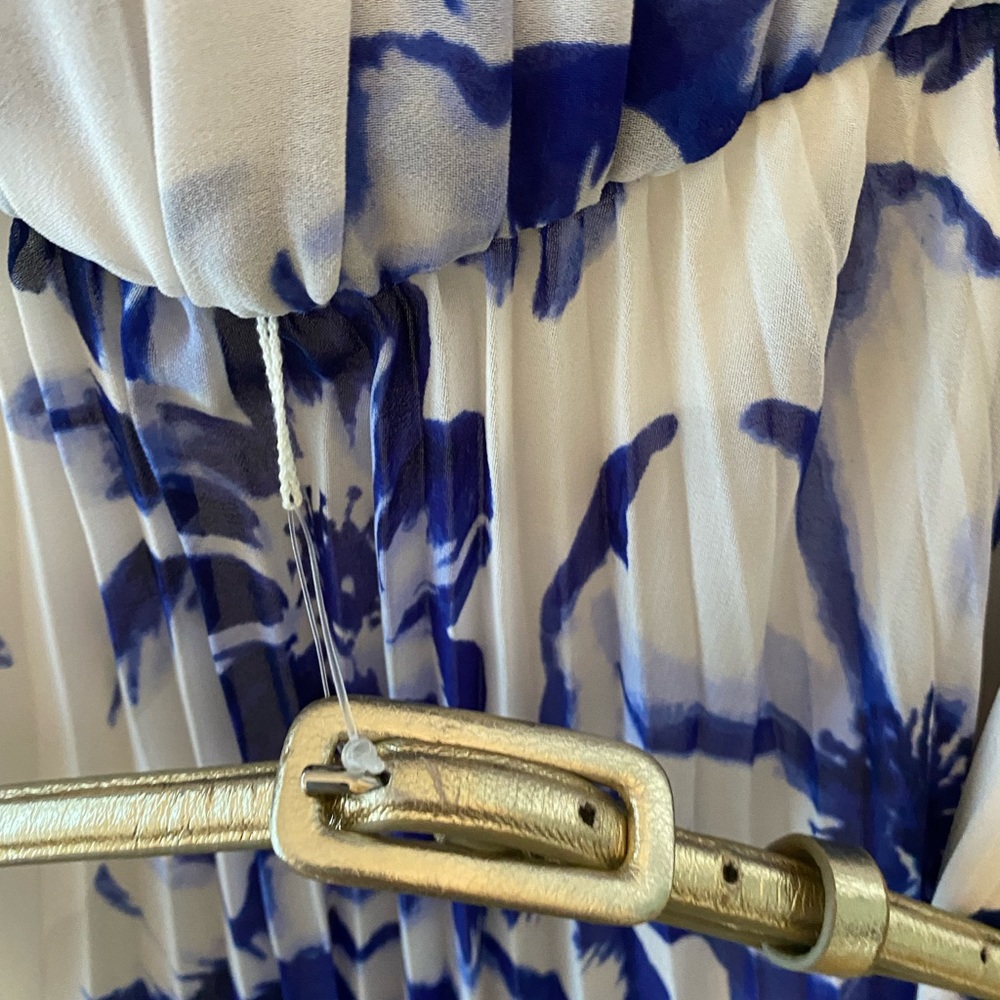 Pleated flower dress white and blue with silver belt - Picture 5 of 6